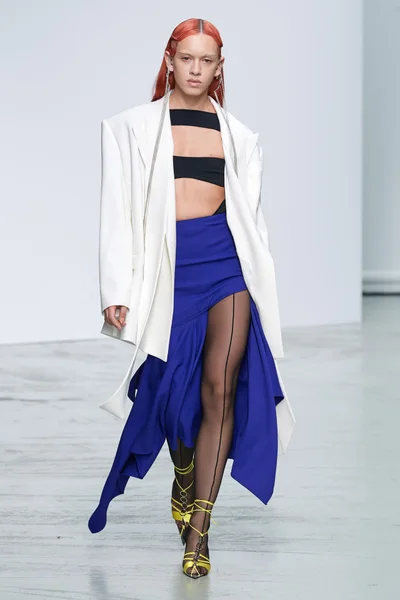 Look 10